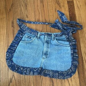 VINTAGE Lee Blue Jean  Denim Apron with Bandana Ruffle Trim